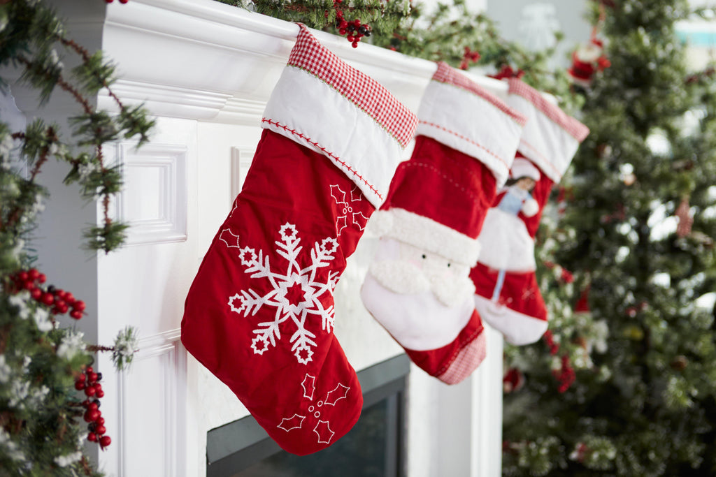 5 Christmas Fireplace Mantle Decor Ideas and Inspiration