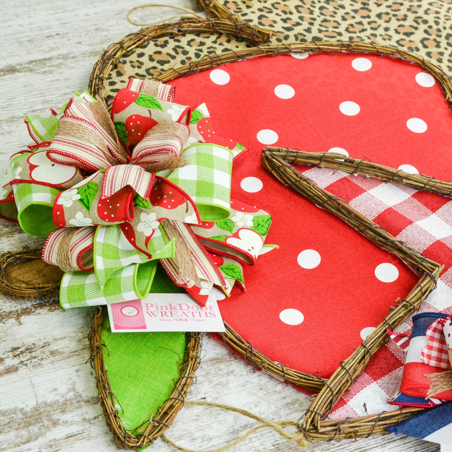 Classrooom Apple Door Hanger, Teacher Wreaths, Teacher Appreciation Gifts - Pink Door Wreaths