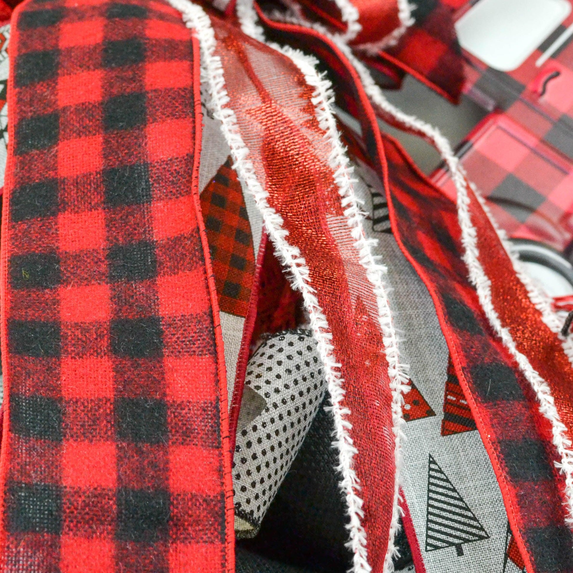 Buffalo Plaid Truck Wreath - Xmas Christmas Mesh Outdoor Front Door Wreaths - White Red Black - Pink Door Wreaths