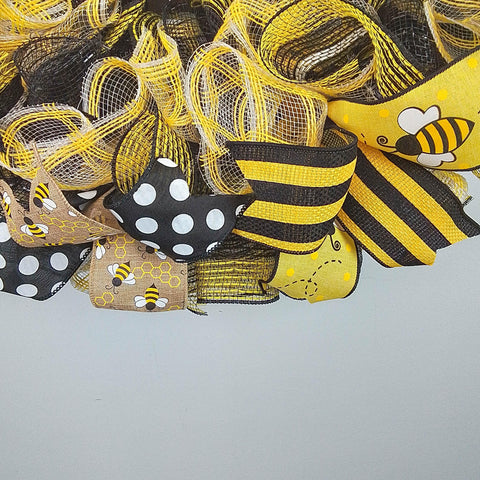 3 Adorable Bee-Themed Wreaths for Spring – Between Naps on the Porch